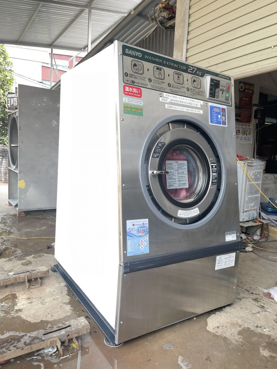 Máy giặt công nghiệp Sanyo 27kg